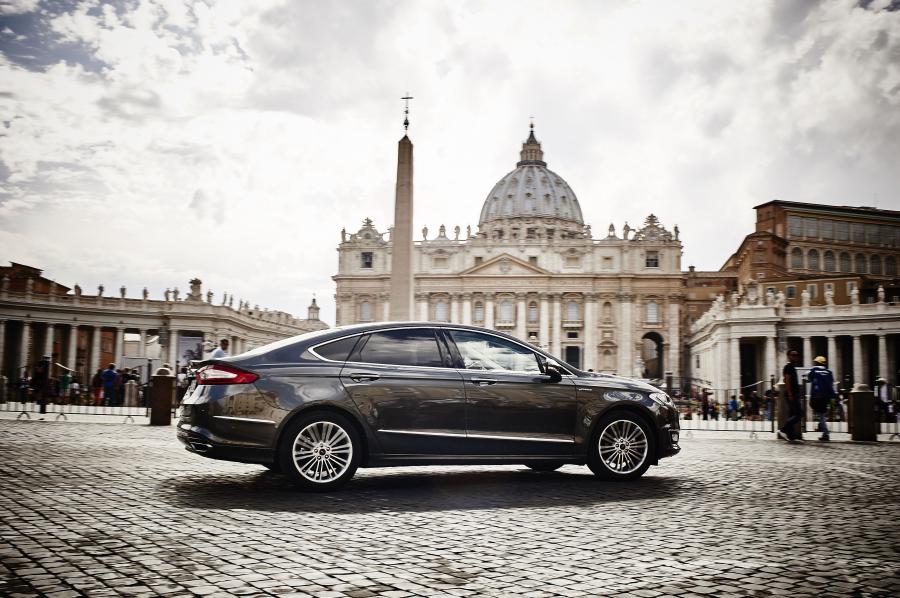  Ford Vignale Mondeo Sedan 2015 года  (фото 13 из 16)